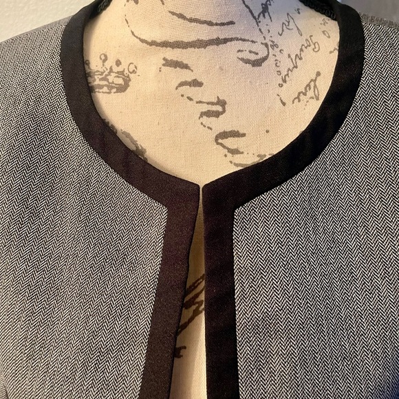 Evan Picone Black Label Open Front Blazer size 16. - Picture 2 of 3